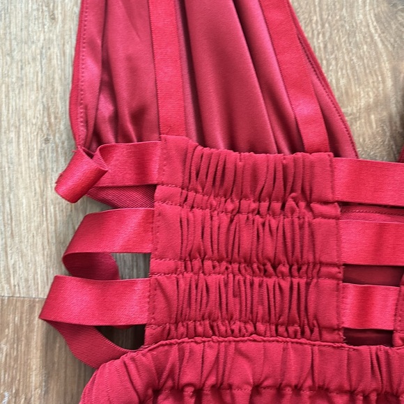 Express Cutout Top - red - Picture 3 of 7